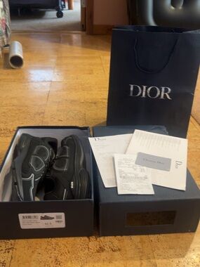 Dior Men’s Black Athletic Sneakers with Subtle Gray Accents